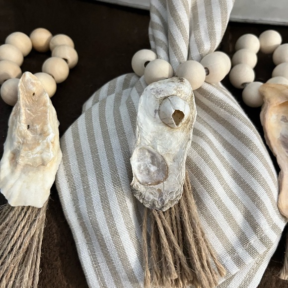Oyster Shell Napkin Rings with Beads - Picture 2 of 3